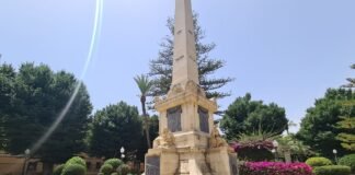 El Panteón de Quijano se cae a pedazos ante el abandono del Ayuntamiento de Alicante.