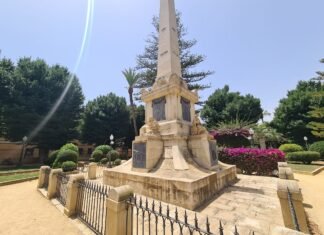 El Panteón de Quijano se cae a pedazos ante el abandono del Ayuntamiento de Alicante.