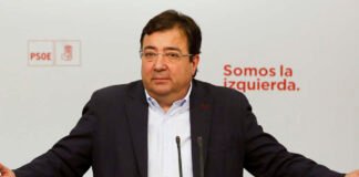 Relojes de lujo y enchufes en Iberdrola: Internet desenmascara al presidente de Extremadura Guillermo Fernández Vara
