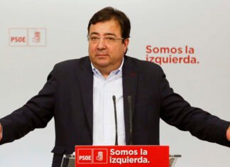 Relojes de lujo y enchufes en Iberdrola: Internet desenmascara al presidente de Extremadura Guillermo Fernández Vara