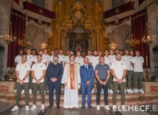 El Elche Club de Fútbol cumplió con la tradición de visitar a la Patrona de la ciudad en la Basílica de Santa María