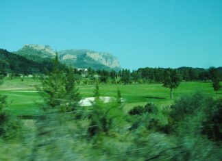 Turismo promueve Alicante como destino de golf generando más de 500 millones de euros al año