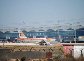 La Comunidad de Madrid informa sobre los derechos de los viajeros en caso de cancelación y retrasos de sus vuelos