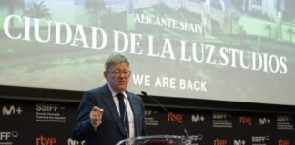 Ximo Puig ofrece a la industria audiovisual los estudios de Ciudad de la Luz de Alicante como las instalaciones más modernas de Europa