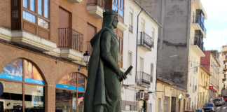 Cachondeo en Banyeres de Mariola por la nueva estatua de Jaime I, al que ya apodan como “El Pajas”