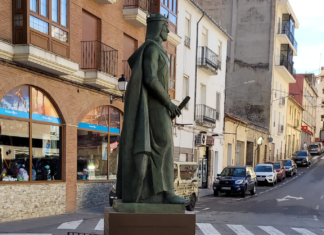 Cachondeo en Banyeres de Mariola por la nueva estatua de Jaime I, al que ya apodan como “El Pajas”