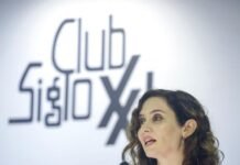 Díaz Ayuso anima a “no dormirse” ante el intento del Gobierno de “instaurar en España una República Federal Laica”