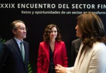 Díaz Ayuso defiende el sistema bancario español: “No podemos tolerar que se convierta en un saco de boxeo en el que descargar las frustraciones políticas”