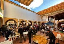 Alicante se promocionó en El Rocío guisando un arroz para quinientos comensales