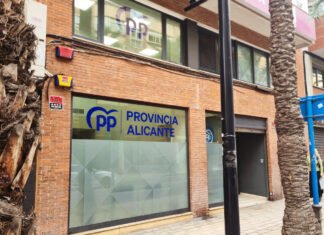 El Partido Popular de Alicante inaugura con tres meses de retraso su nueva sede en la avenida Benito Pérez Galdós 29