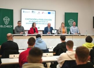El Elche C. F. continúa con su labor social en favor del deporte entre la juventud colaborando con centros educativos