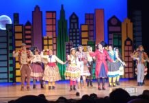 Crónica: Las hogueras de San Vicente del Raspeig celebran su XXV concurso artístico y de playbacks