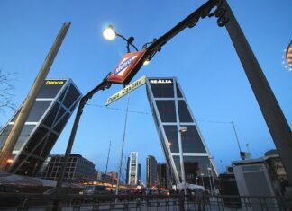 Hombre se suicida en las vías del metro de Madrid, provocando el cierre temporal de la línea 10