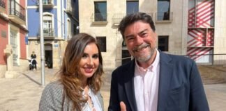 Polémica en Alicante: El Alcalde Luis Barcala incorpora a la periodista Ana Poquet como candidata y se le acusa de intentar «comprar» a la prensa