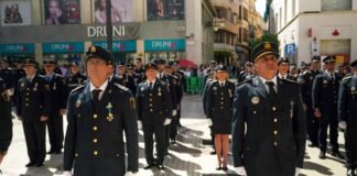 La Generalitat Valenciana condecora a 145 agentes de las policías locales de Alicante por «su destacada labor en defensa de la seguridad pública»