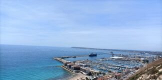Alicante logra la bandera de Accesibilidad a sus playas como un plus a sus cinco Banderas Azules