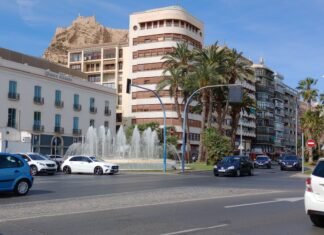 Alicante apuesta por la limpieza con la adquisición de nuevos equipos de baldeo para sus calles