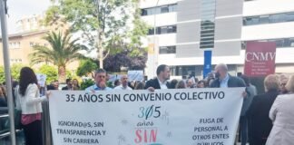El personal de la CNMV se manifiesta tras treinta y cinco años sin convenio colectivo y amenazan con ir a la huelga
