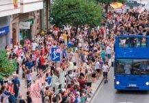 El Eldense desata el delirio en las calles en la celebración de su ascenso a Segunda División