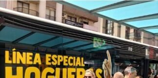 Los alicantinos pueden utilizar de forma gratuita el autobús que recorre las Hogueras Especiales 2023