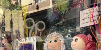 Alicante premia a los mejores escaparates decorados con motivo de las Hogueras 2023