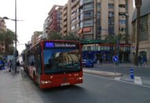 Alicante activa el transporte gratuito en bus a los menores de 31 años y mantiene a la mitad de precio el resto