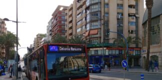 Alicante activa el transporte gratuito en bus a los menores de 31 años y mantiene a la mitad de precio el resto