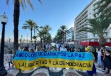 Alicante recordó el Día de Ucrania con una marcha reivindicando la paz en el país invadido por Rusia