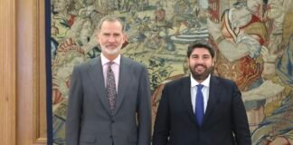 López Miras invita al rey a visitar Caravaca de la Cruz por el Año Jubilar y le traslada la necesidad de grandes acuerdos en agua y financiación