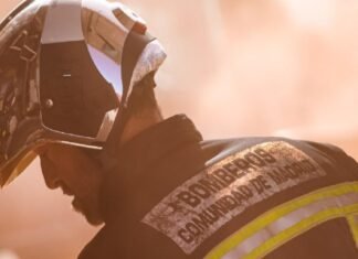 La Comunidad de Madrid renueva el vestuario del Cuerpo de Bomberos de la región con trajes especiales para la intervención de emergencias