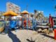 Alicante moderniza los juegos infantiles de todas las playas en la capital de la Costa Blanca