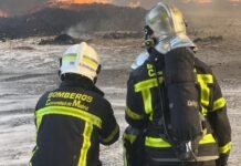 La Comunidad de Madrid cambia a color rojo los nuevos uniformes de intervención del Cuerpo de Bomberos para reducir el estrés térmico