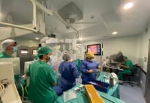 El Hospital Clínico de Valencia inicia las intervenciones quirúrgicas con el equipo de cirugía robótica da Vinci