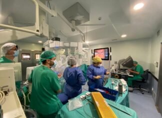 El Hospital Clínico de Valencia inicia las intervenciones quirúrgicas con el equipo de cirugía robótica da Vinci