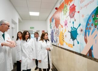 Díaz Ayuso reitera al Gobierno central que reduzca los plazos de llegada de nuevos medicamentos a España