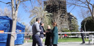 Carlos Mazón anuncia el primer paquete de ayudas para las personas afectadas por el incendio de los edificios de Campanar