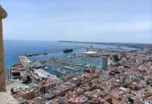 Alicante y Google se unen en la Mobile World Congress de cara a una futura colaboración en una IA