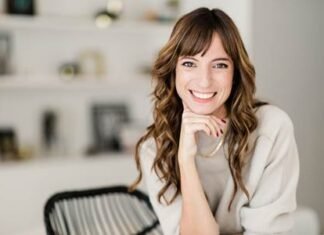 Laura Ribas lanza al mercado su próximo libro «El hechizo de una marca»