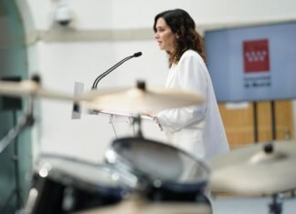 Díaz Ayuso recibe la batería de Miguel Ángel Blanco que se expondrá en el futuro Centro Memorial de Víctimas del Terrorismo de Madrid