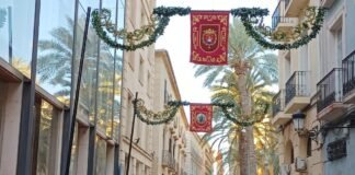 La Santa Faz recorrerá las calles de Alicante bajo tapices en su honor que ensalzarán su recorrido este jueves 11 de abril