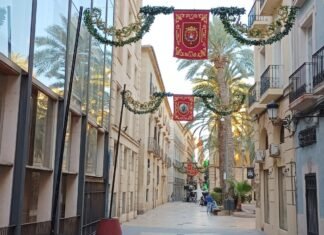 La Santa Faz recorrerá las calles de Alicante bajo tapices en su honor que ensalzarán su recorrido este jueves 11 de abril
