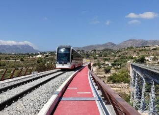 El tren Gandía-Oliva inicia su estudio para restablecer la línea cincuenta años después de su cierre en 1974