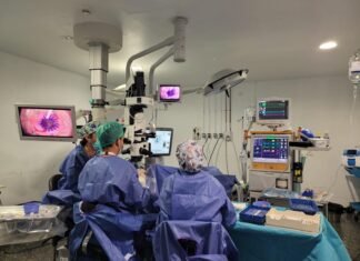 El Hospital de Alcoy realiza con éxito la primera intervención de trasplante de córnea