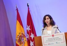 Díaz Ayuso pide no banalizar con la legalización del cannabis y trabaja en una ley para proteger a los menores de la venta del CBD en establecimientos