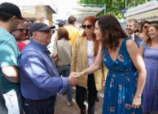 La Feria del Libro de Madrid ha contado hoy con la participación activa de Ayuso en favor de autores con distinta capacidad
