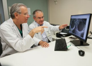 El Hospital de La Fe utiliza por primera vez la cirugía robótica para tratar una endometriosis con afectación urológica