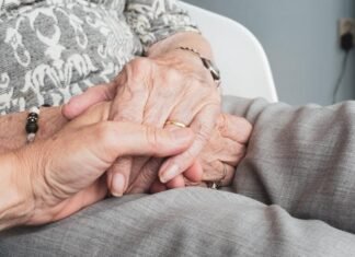 La Comunidad de Madrid amplía en 6 millones de euros su inversión para ayudas de dependencia