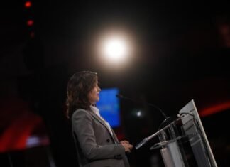 Díaz Ayuso: “El periodismo nunca debe someterse a los juegos de poder ni doblegarse ante la censura”