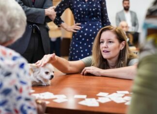 La Comunidad de Madrid inicia los trámites con ayuntamientos para construir 40 residencias y centros de día