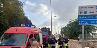 Alicante se solidariza con Valencia enviando policías locales, bomberos y protección civil a la zona cero de la DANA